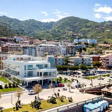 Victoria Palace 4* Чефалу