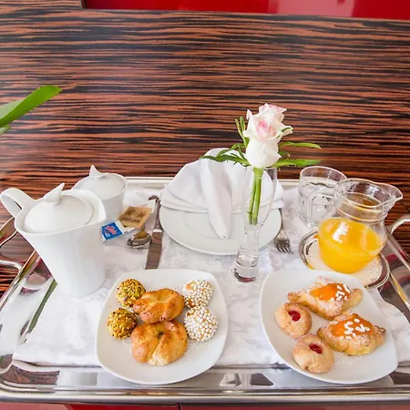 Victoria Palace ホテル