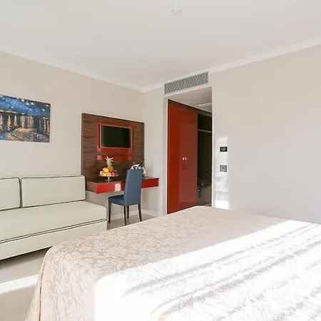 Victoria Palace ホテル チェファル