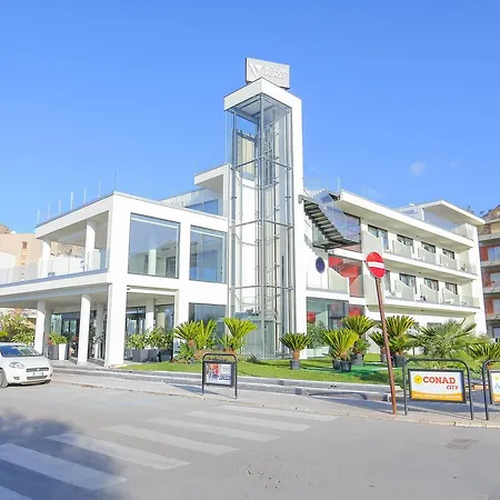 Victoria Palace