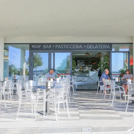 Victoria Palace ホテル チェファル