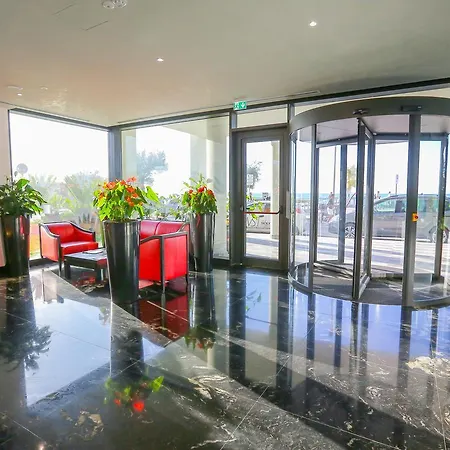 Victoria Palace ホテル